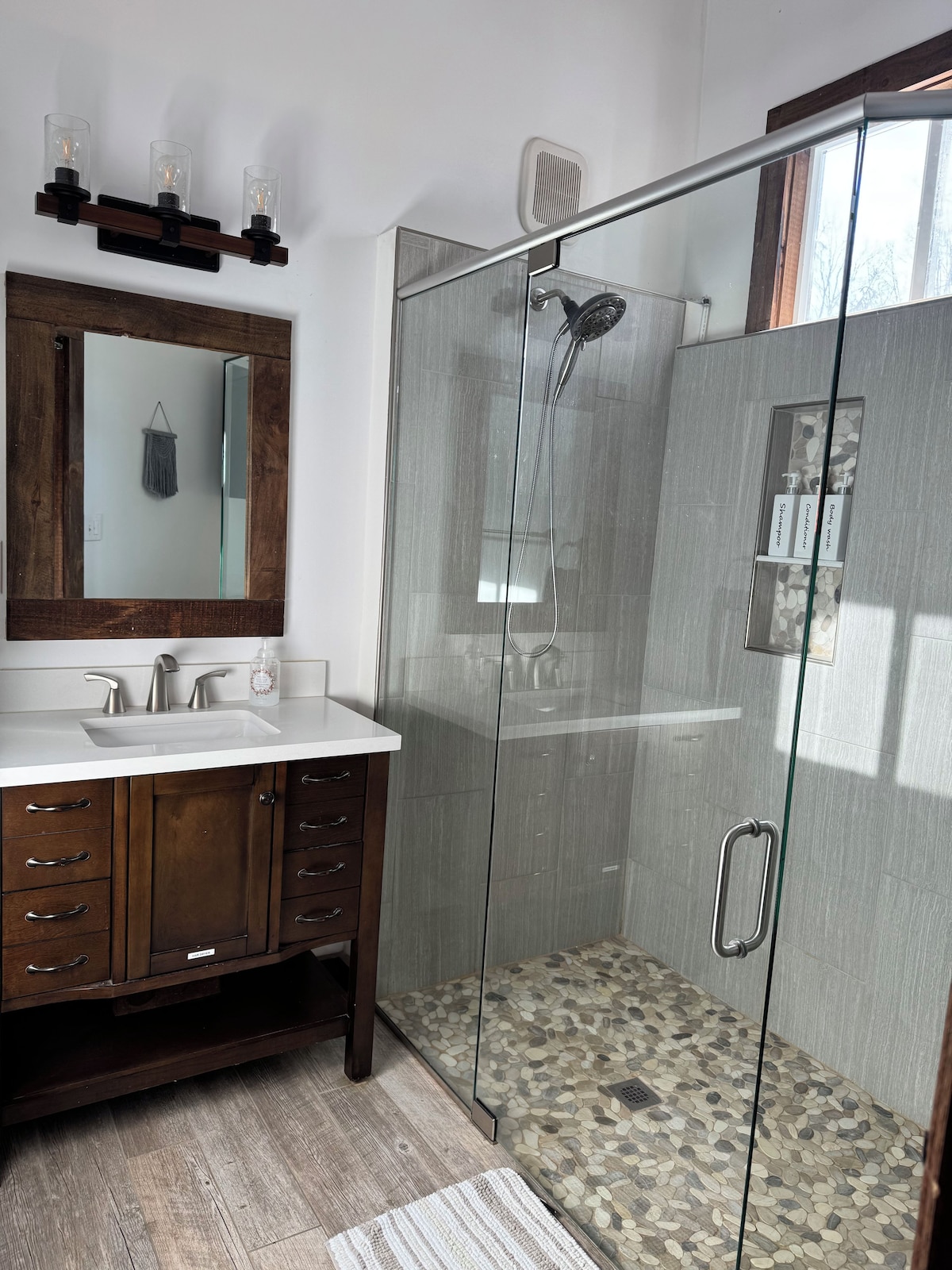 Orrtanna cabin and amenities
